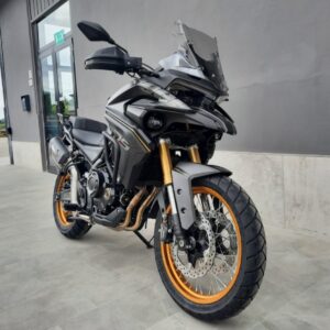 VOGE 525 DSX Black Knight Edition